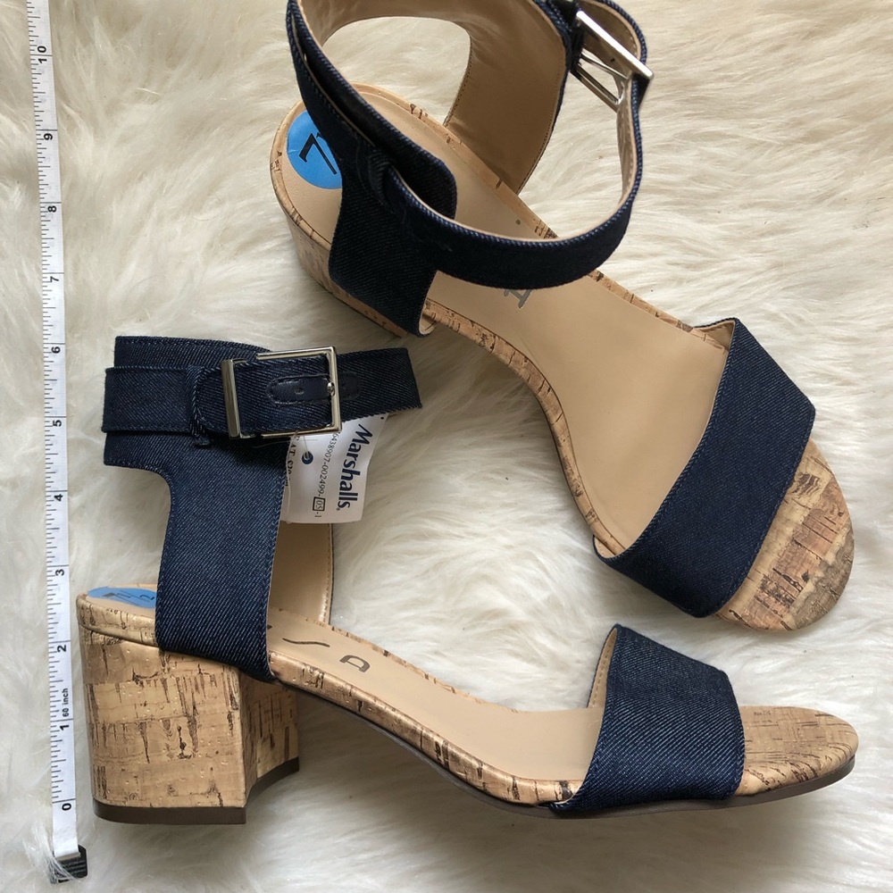 NWT Unisa Sandals
